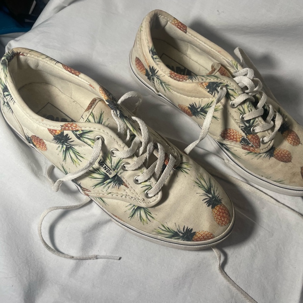 Vans pineapple sneakers, EUC, size 6